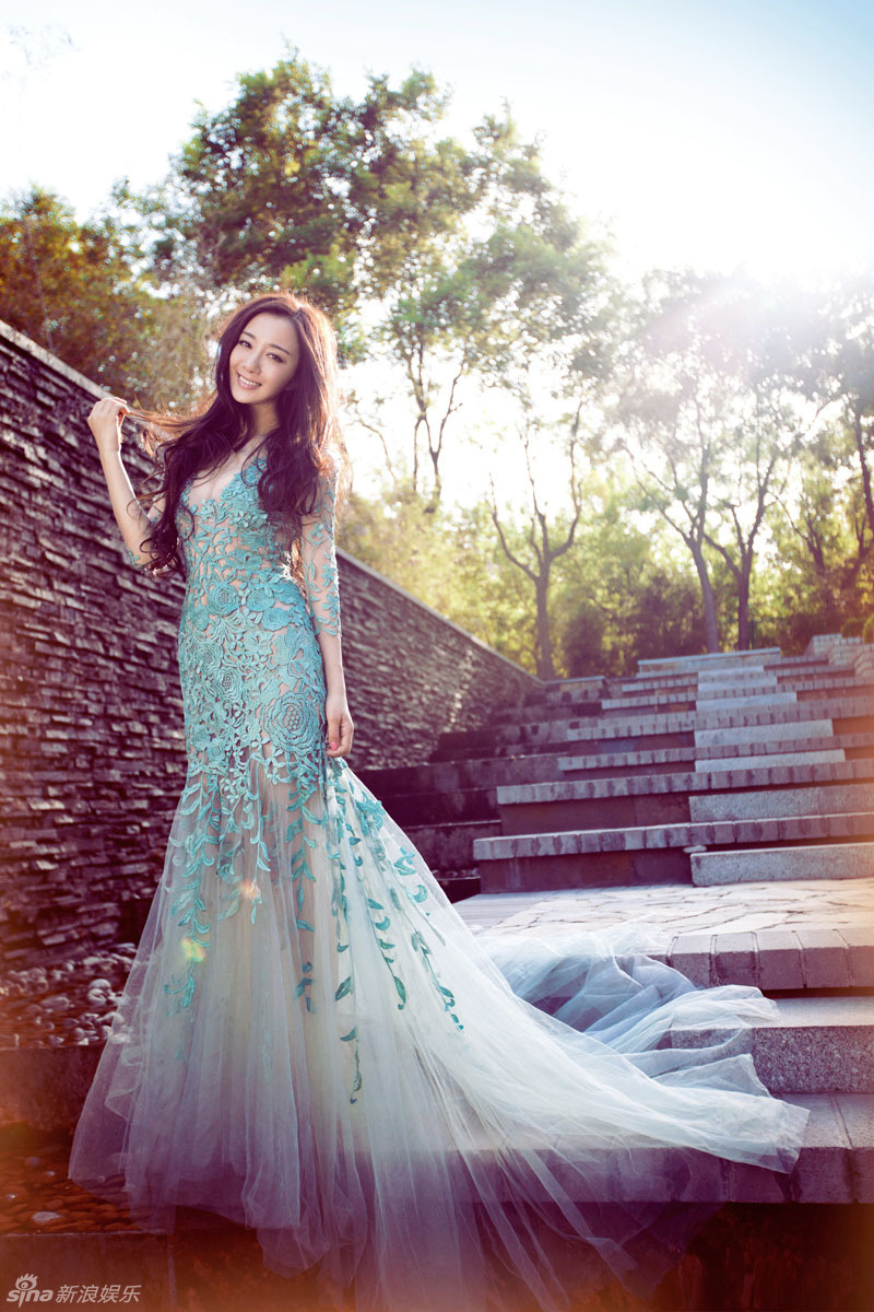 李依曉華麗展現(xiàn)虞美人典雅氣質