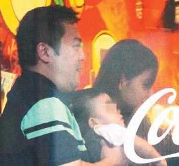 韋汝曾未婚生子，后嫁入豪門