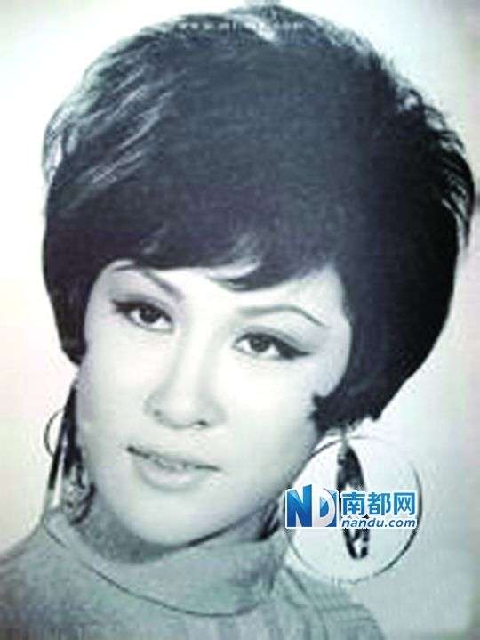 年輕時(shí)的丁佩