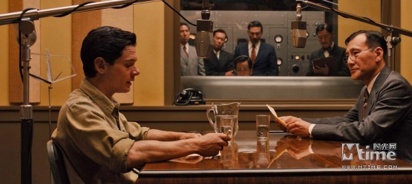 朱莉執(zhí)導"堅不可摧"首曝預告