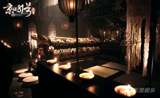 霍家為死去二少爺舉辦隆重的冥婚儀式之后，便送入靈堂。在如此幽閉的空間，活人陸蝶玉將與死者度過一晚駭人