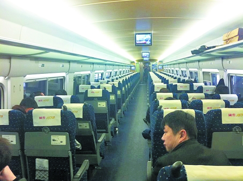 　春運(yùn)頭兩天，部分高鐵上座率并不高。