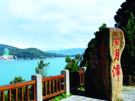 臺(tái)灣游專家3月29日、4月21日連續(xù)開(kāi)行游臺(tái)灣送香港夕陽(yáng)紅專列，組織近2000位爸媽走進(jìn)寶島臺(tái)灣，圓