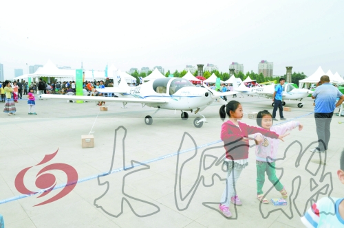 　每個(gè)人心中都有一個(gè)飛翔夢(mèng)。圓這個(gè)夢(mèng)，去安陽吧！