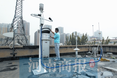鄭州灰霾監(jiān)測站正在調(diào)試，預(yù)計(jì)9月將正式投入使用 記者 鄧萬里/攝