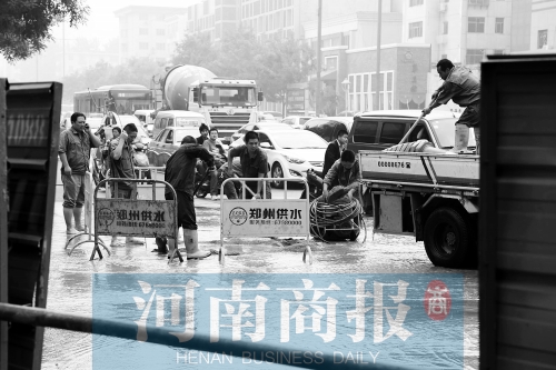 工作人員正在搶修，預計今晚能恢復供水