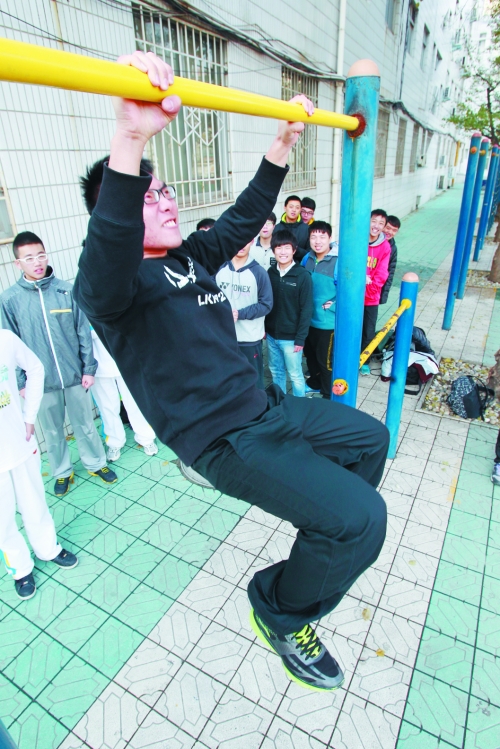 對于對外開放體育設(shè)施的學校，市民滿懷期待。