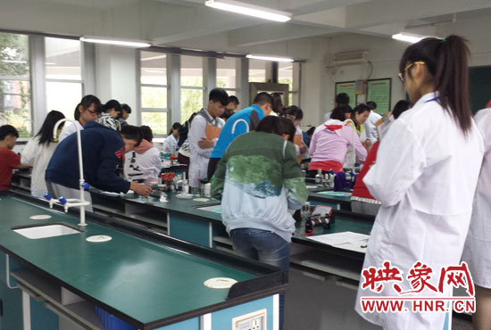 考試采用“一對一”的監(jiān)考方式。