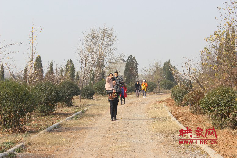 猜猜大家興高采烈的去哪？