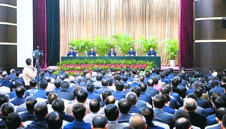昨日，全市領(lǐng)導干部大會在渝州賓館舉行。 重慶日報圖