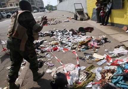 　當(dāng)?shù)貢r(shí)間2013年1月1日，科特迪瓦阿比讓市舉行慶祝新年的煙火表演時(shí)發(fā)生了嚴(yán)重的踩踏事故，造成至少