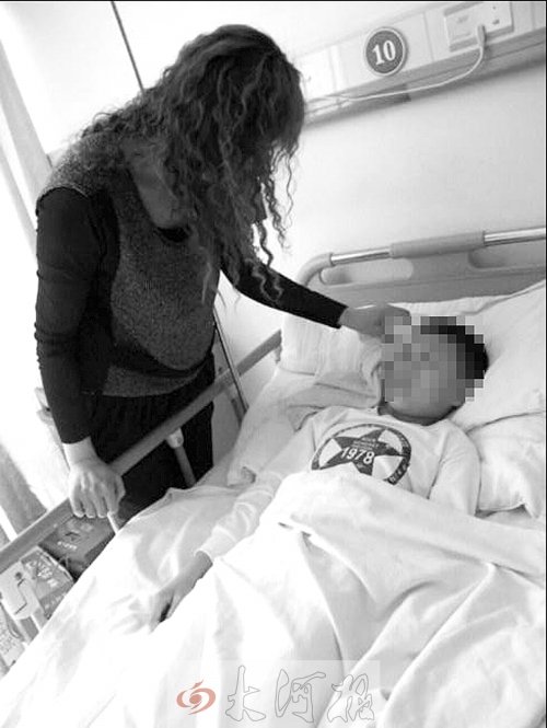 老師持掃帚打?qū)W生30分鐘 一個(gè)班20個(gè)同學(xué)被打過 老師持掃帚打?qū)W生30分鐘 一個(gè)班20個(gè)同學(xué)被打過