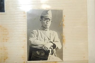 韓國媒體5月23日還公布了日本老兵松本正義當(dāng)年在軍隊服役的圖片。