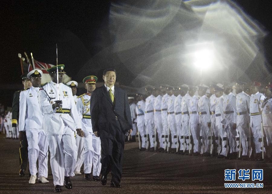 這是習近平主席檢閱儀仗隊。 蘭紅光 攝