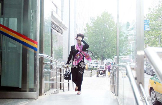 2013年7月22日，李某輪奸案庭前會議在海淀某法庭舉行，現(xiàn)場有大批媒體等候。