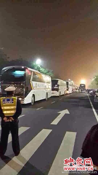 11月1日深夜，鄭州鄭東新區(qū)夜總會“皇家一號”被查處。網友供圖