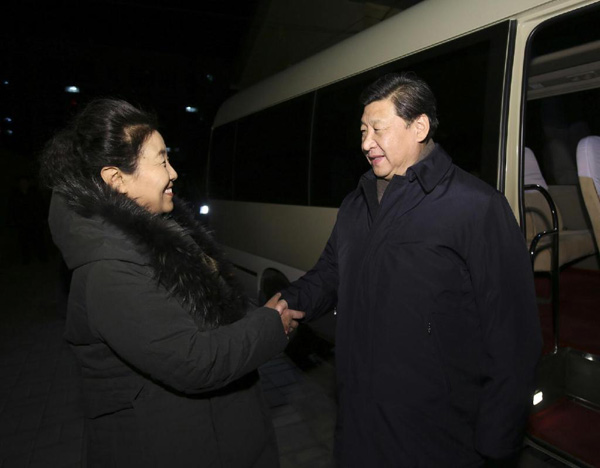 習近平27日晚看望了牛玉儒同志家屬。