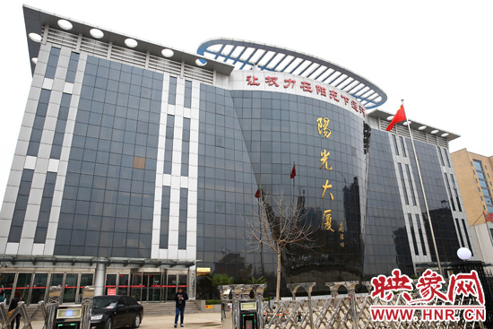 2011年4月，蘭考縣為民服務(wù)中心入住陽光大廈，目前，共有行政職能部門39個