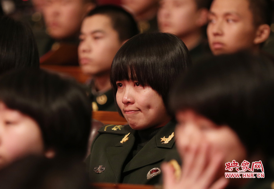 現(xiàn)場(chǎng)觀眾感動(dòng)落淚。