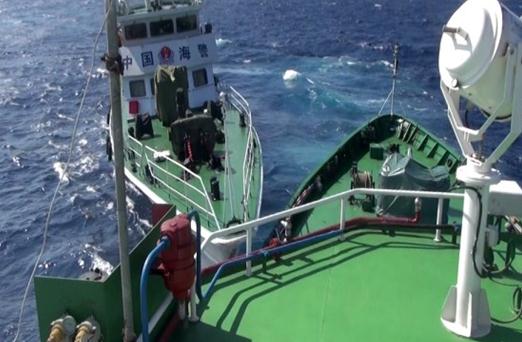 越南拍攝的中國?？樟α孔o(hù)衛(wèi)981鉆井平臺。