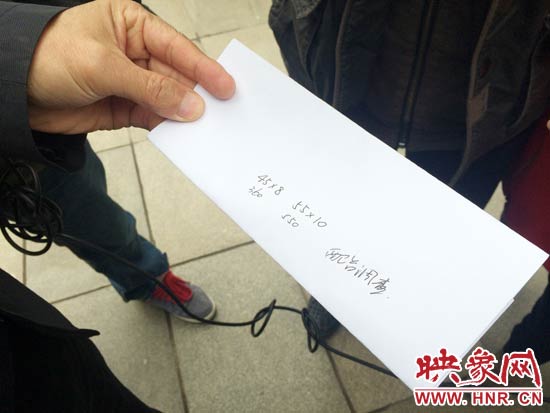 經(jīng)過初步測量，河南省人民會堂主樓的違法廣告牌面積為910平米。