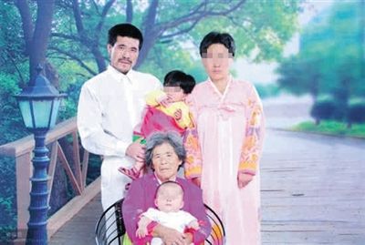 徐純合與家人合影。徐純合微博截圖