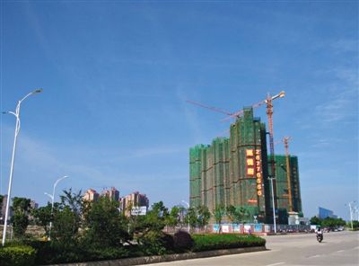 泉州東海片區(qū)海悅府地產(chǎn)項(xiàng)目。該項(xiàng)目開(kāi)發(fā)公司董事蔡俊偉于春節(jié)前被帶走調(diào)查。