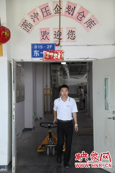 深入生產(chǎn)一線，真實(shí)體驗(yàn)工友的生產(chǎn)環(huán)境