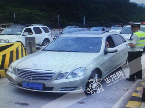 超速駕駛員被攔下。市交通執(zhí)法高速一支隊(duì)六大隊(duì)供圖