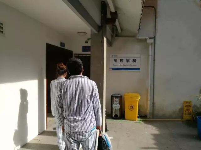 又是空調(diào)！一家4口空調(diào)間吃海鮮3人倒下