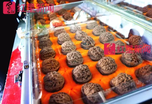 文玩核桃遇冷由幾萬一對降到5元沒人要？商戶否認