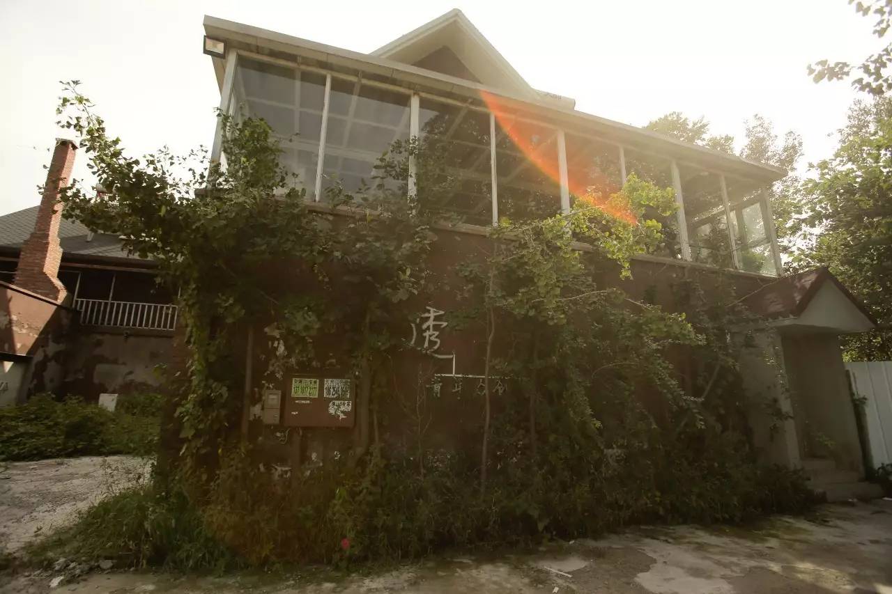 ▲失戀博物館位于北京市通州區(qū)宋莊鎮(zhèn)的一個重創(chuàng)空間內(nèi)，這里是一個藝術(shù)家集聚區(qū)。