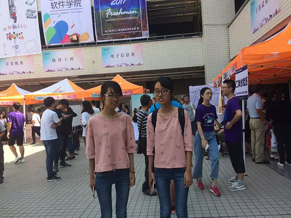 雙胞胎姐妹花劉玲馨、劉玲潔。