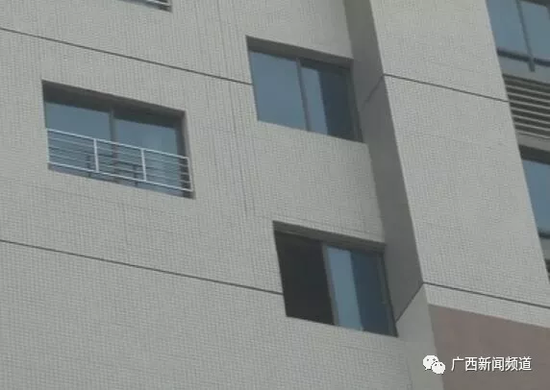 12日上午，經(jīng)過(guò)醫(yī)院治療后，女子華某已經(jīng)清醒，并能開口說(shuō)話。華某對(duì)民警說(shuō)：