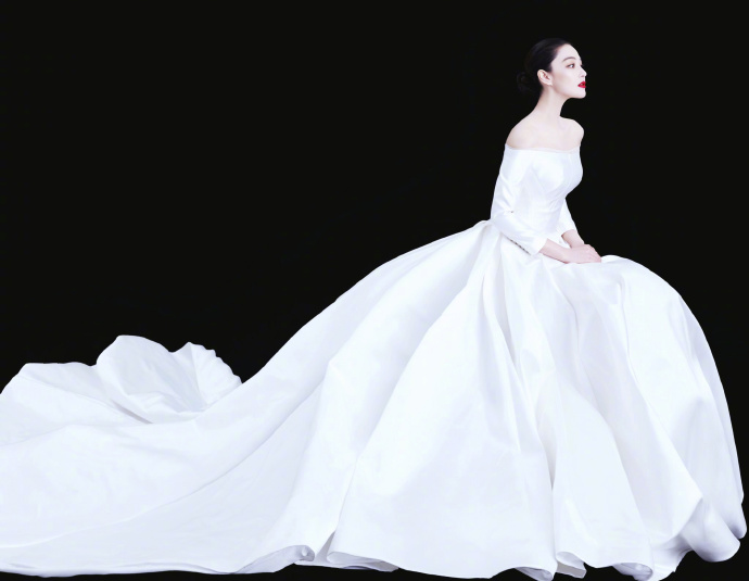 張馨予的婚紗成了淘寶爆款，知道價格后讓人大跌眼鏡！