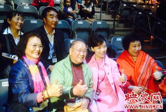 豫劇表演藝術(shù)家觀看夢幻舞馬