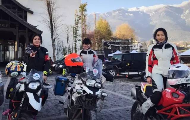 中間是菲菲？