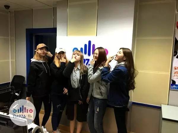 豬鼻行動(dòng)！預(yù)備……按！長腿妹妹都是天然美女哦！