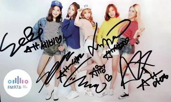 哎呦不錯(cuò)哦！路飛收到美女們的簽名照，到底中意哪一位呢？