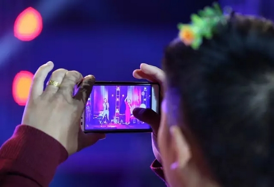 夢茹、怡璐《路燈下的小姑娘》