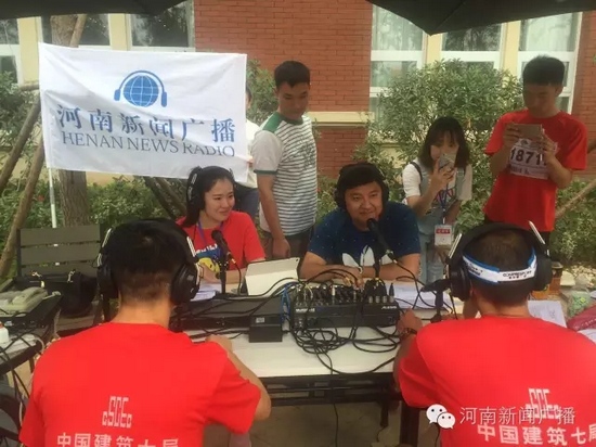 直播間被圍觀群眾包圍啦，是不是沒有看過我們的直播？