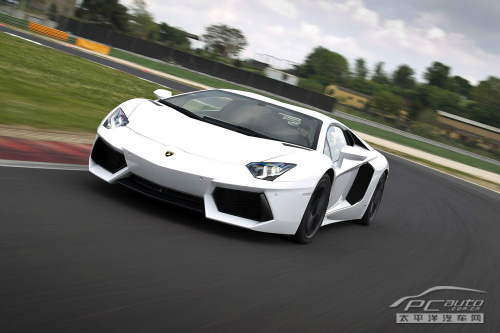 蘭博基尼將推史上最快車型 日內(nèi)瓦亮相