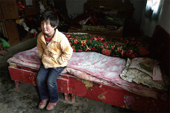 胡天格的家除了床鋪，再也看不到其他物件