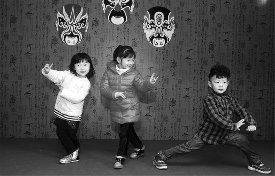 11月19日，鄭州市銘功路小學(xué)的金名劇場