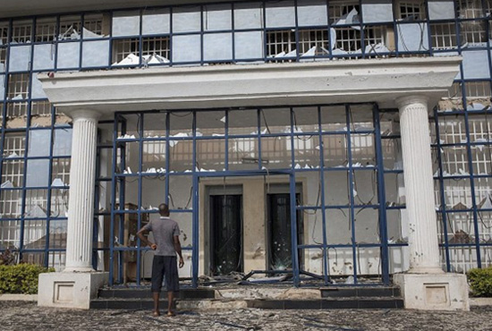 尼日利亞伊斯蘭極端武裝組織“博科圣地”約貝州古杰巴(Gujba)市的農(nóng)業(yè)學(xué)院，射殺數(shù)十名學(xué)生。