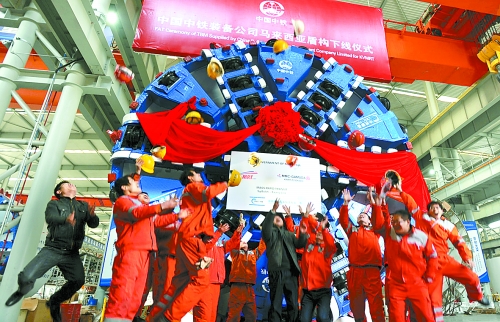 1月3日，由中鐵裝備公司設計制造的2臺中國中鐵盾構在鄭州正式下線