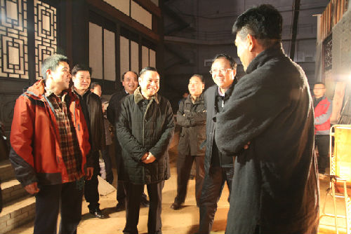 省委常委、常務(wù)副省長李克視察慰問