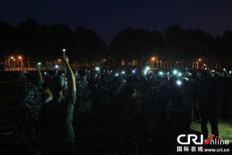 長(zhǎng)春近千人湊成巨大愛心向女同學(xué)求愛