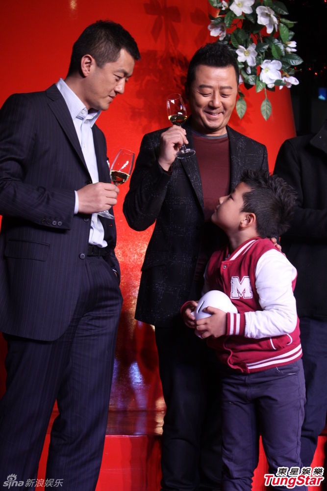 李亞鵬、郭濤父子相活動(dòng)