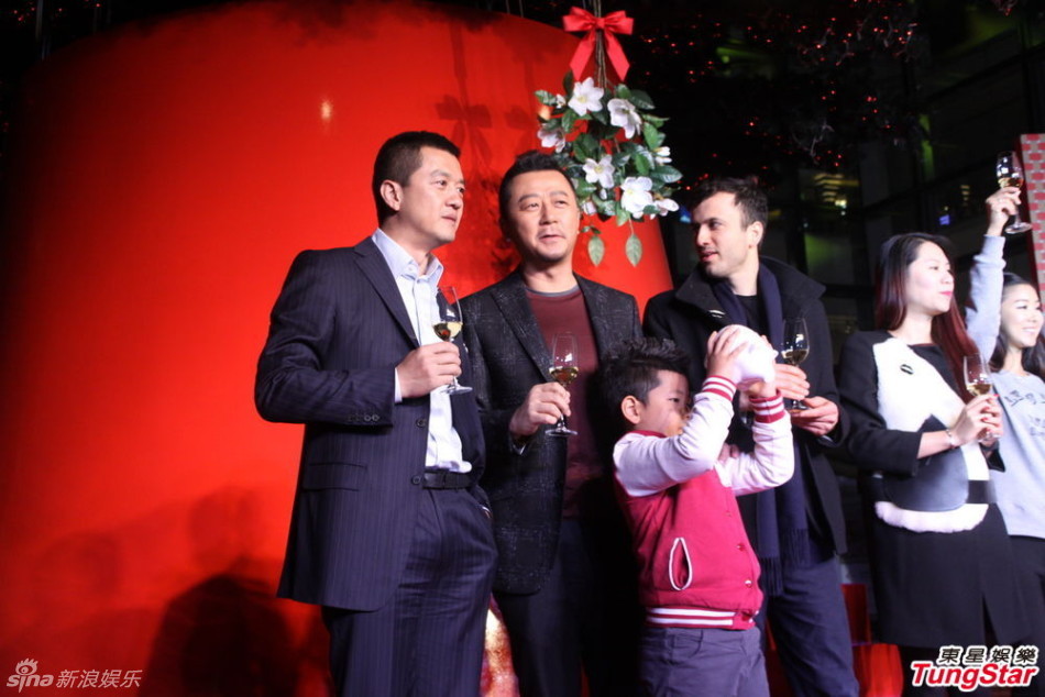 李亞鵬、郭濤父子相活動(dòng)